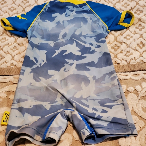 ⬇️ Banz 50+ SPF Sun protection suit with sharks - Picture 7 of 7